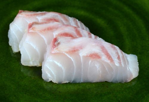 クリックで拡大表示 アオスミヤキの刺身