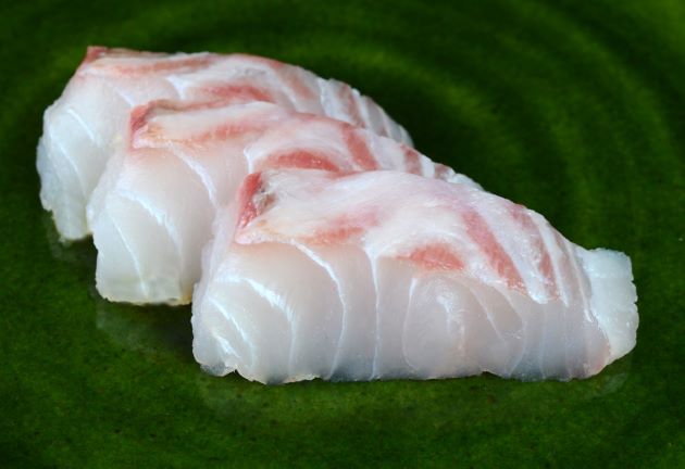 アオスミヤキの刺身