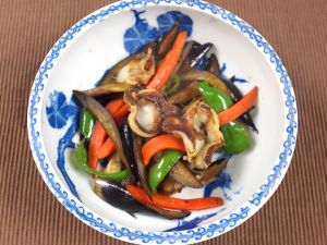 クリックで拡大表示 オオミゾガイと夏野菜の炒め煮