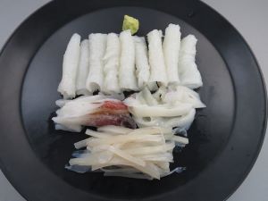 クリックで拡大表示 ヤリイカの刺身