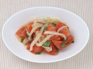 クリックで拡大表示 ヤリイカのトマトサラダ