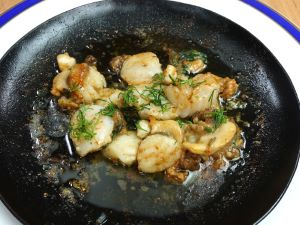 クリックで拡大表示 アカザラガイのバター焼き