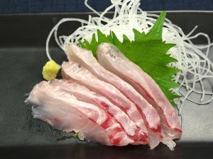 クリックで拡大表示 クログチの刺身