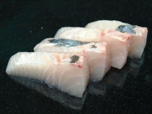 クリックで拡大表示 オキアジの刺身