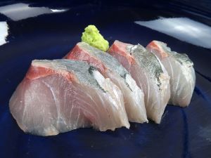 クリックで拡大表示 ミナミギンガメアジの刺身