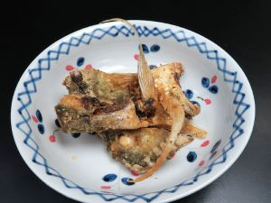 クリックで拡大表示 ミナミギンガメアジの唐揚げ
