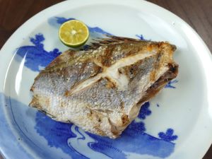 クリックで拡大表示 ヒゲソリダイの塩焼き