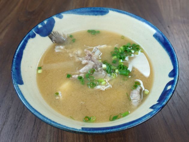 ヒゲソリダイのあらのみそ汁