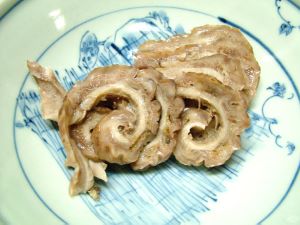 クリックで拡大表示 メバチの胃袋の湯引き