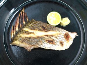 クリックで拡大表示 キチヌの塩焼き