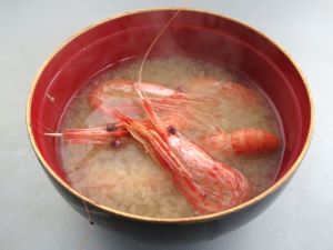 クリックで拡大表示 モロトゲアカエビのみそ汁