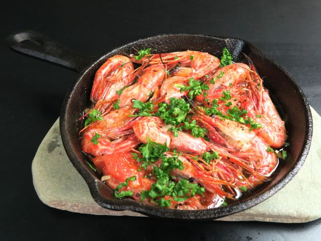 モロトゲアカエビのアヒージョ