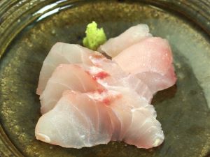 クリックで拡大表示 オオヒメの刺身