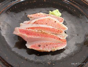 クリックで拡大表示 ヒメコダイの刺身(焼霜造り)