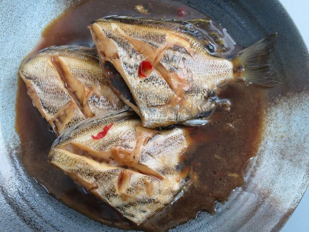 カゴカキダイの煮つけ