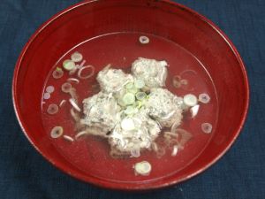 クリックで拡大表示 カタクチイワシのつみれ汁