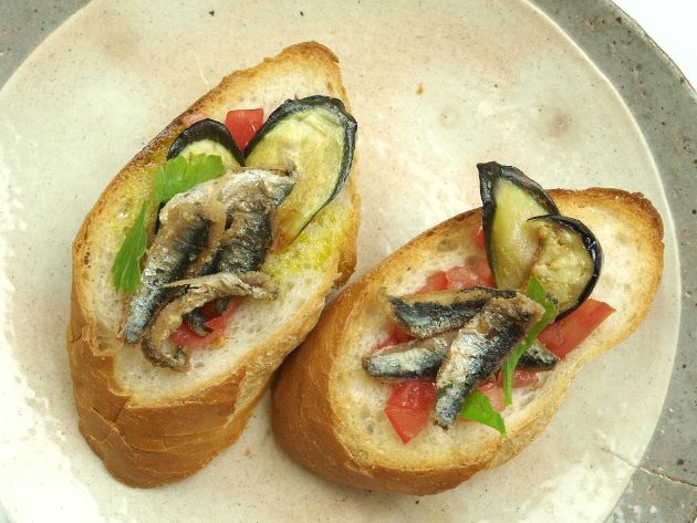 カタクチイワシのブルスケッタ