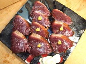 クリックで拡大表示 カツオの生じょうゆ漬け