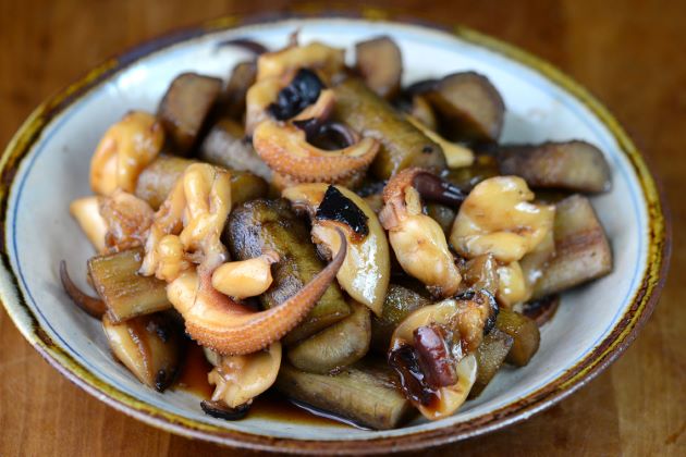 モンゴウイカとゴボウの煮つけ