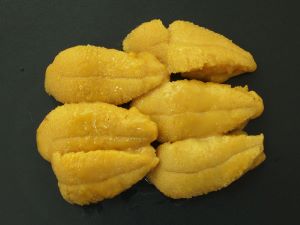 クリックで拡大表示 キタムラサキウニの刺身