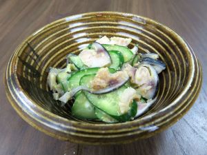 クリックで拡大表示 ふかの皮の湯引きときゅうりの酢みそ和え