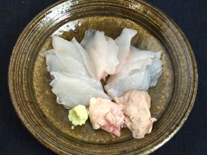 クリックで拡大表示 カワハギの刺身