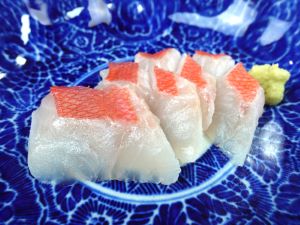 クリックで拡大表示 フウセンキンメの皮霜造り
