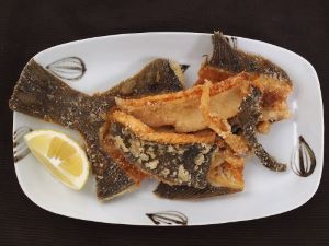 クリックで拡大表示 クロガシラガレイの唐揚げ