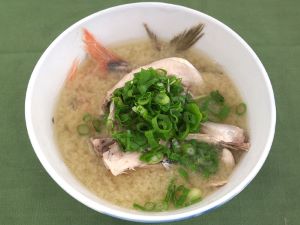 クリックで拡大表示 オアカムロのみそ汁