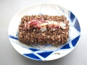 クリックで拡大表示 キハダマグロの血合いのみそたたき