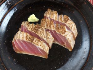 クリックで拡大表示 キハダマグロのたたき