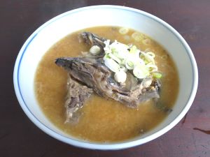 クリックで拡大表示 キハダマグロのあらのみそ汁