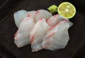 クリックで拡大表示 オオスジハタの刺身