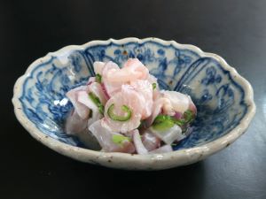 クリックで拡大表示 キマダラヒメダイのセビチェ