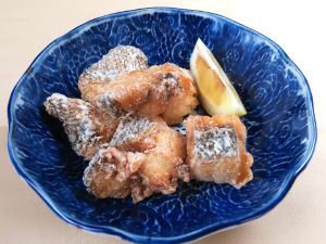 クリックで拡大表示 キマダラヒメダイの唐揚げ