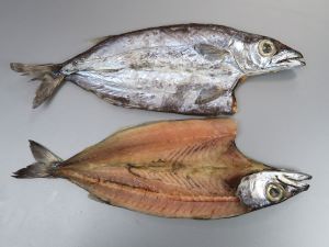 クリックで拡大表示 カゴカマスの干もの