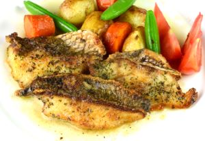 クリックで拡大表示 クロダイのムニエルサラダ添え