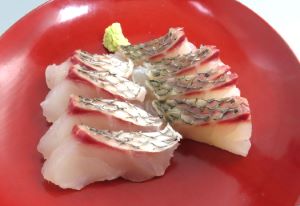 クリックで拡大表示 クロダイの皮霜造り