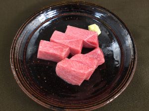 クリックで拡大表示 クロマグロの大トロ刺身