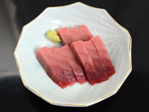クリックで拡大表示 本マグロの中トロ刺身