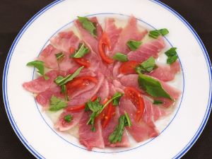 クリックで拡大表示 本マグロのカルパッチョ