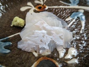 クリックで拡大表示 シロダイの腹身の刺身