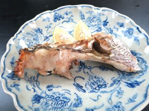 クリックで拡大表示 シロダイの塩焼き
