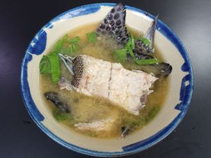 クリックで拡大表示 チョウチョウコショウダイのみそ汁