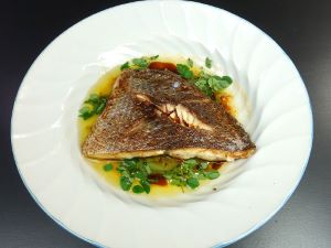クリックで拡大表示 チョウチョウコショウダイのバター焼き