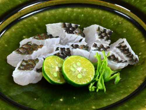 クリックで拡大表示 イラブチャーの刺身