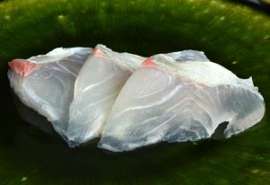 クリックで拡大表示 クロヒラアジの刺身