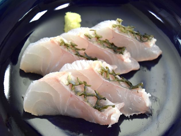 シロクラベラの皮霜造り