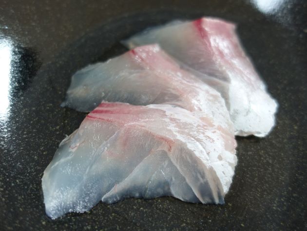 アオチビキの刺身