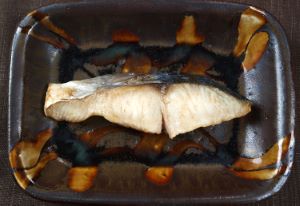 クリックで拡大表示 サワラの刺身(焼霜造り)